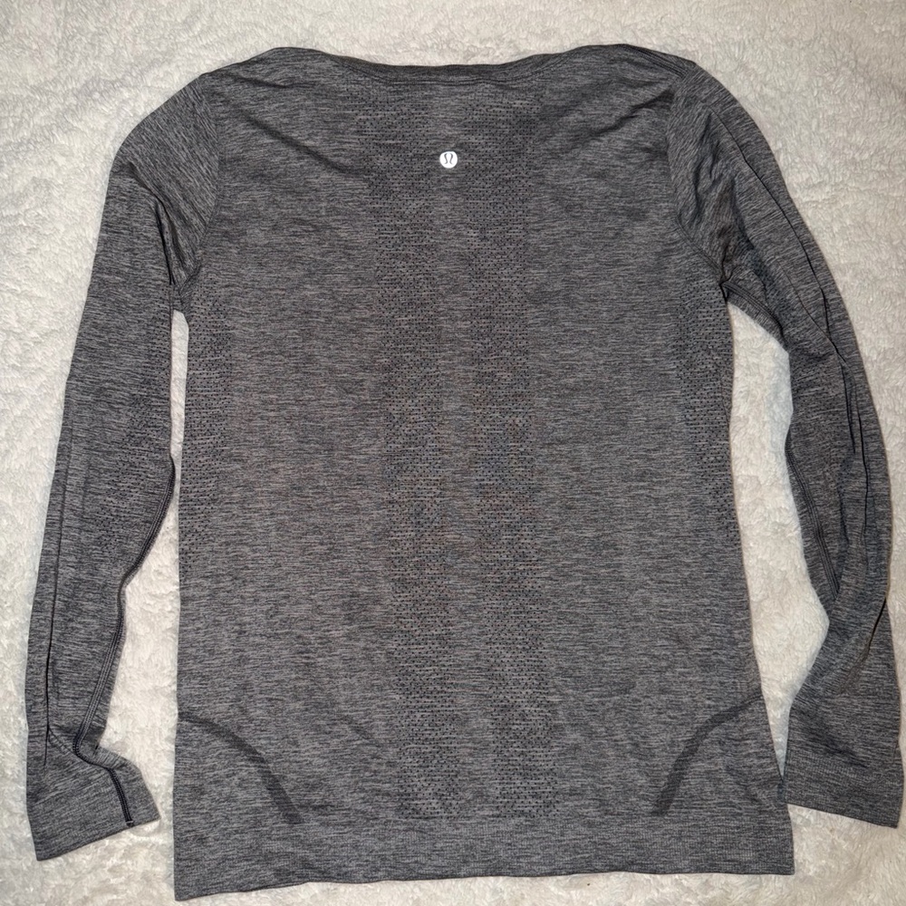 Lululemon long sleeve size 6